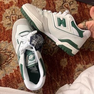 balance 550 white and green. Never been worn!